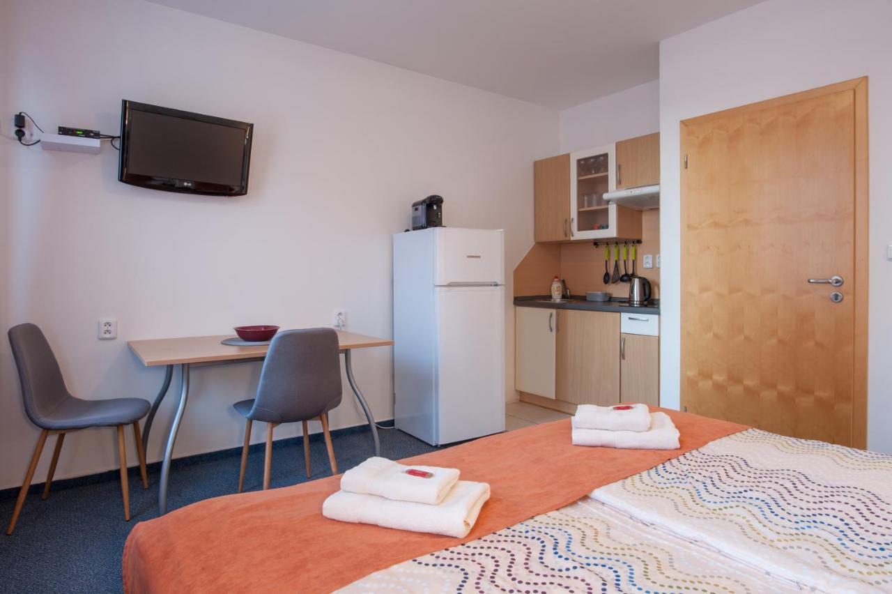 Apartmany Marco Shipping Ceske Budejovice Ngoại thất bức ảnh