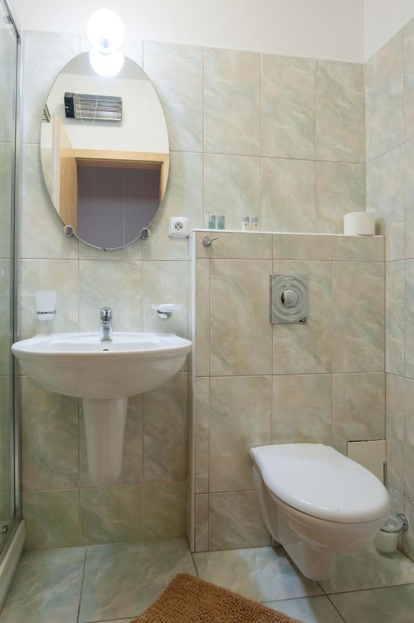 Apartmany Marco Shipping Ceske Budejovice Ngoại thất bức ảnh