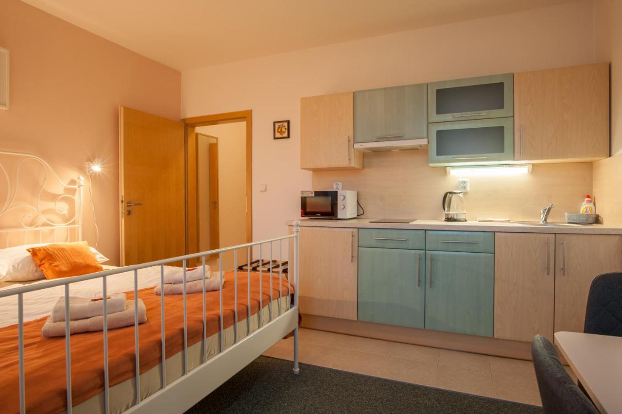 Apartmany Marco Shipping Ceske Budejovice Ngoại thất bức ảnh