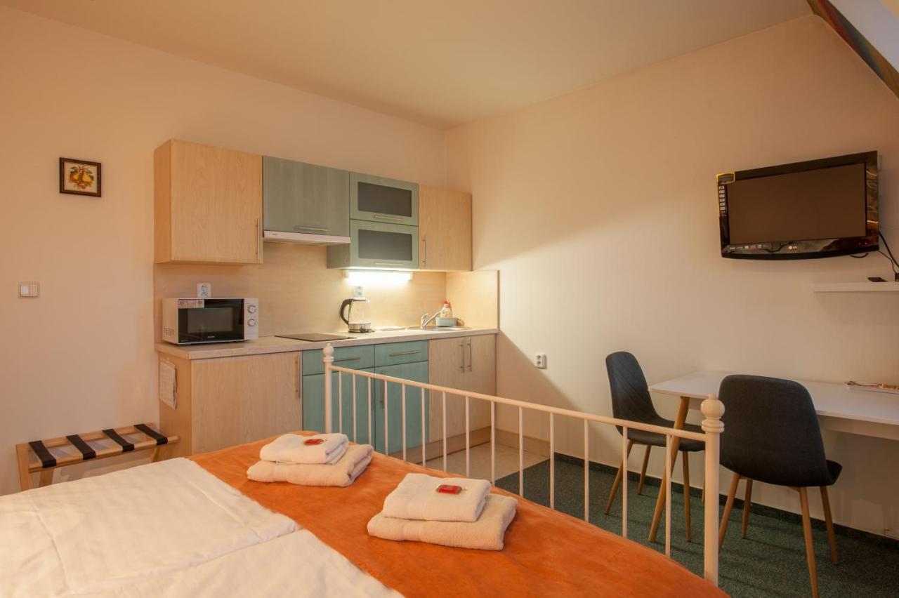 Apartmany Marco Shipping Ceske Budejovice Ngoại thất bức ảnh