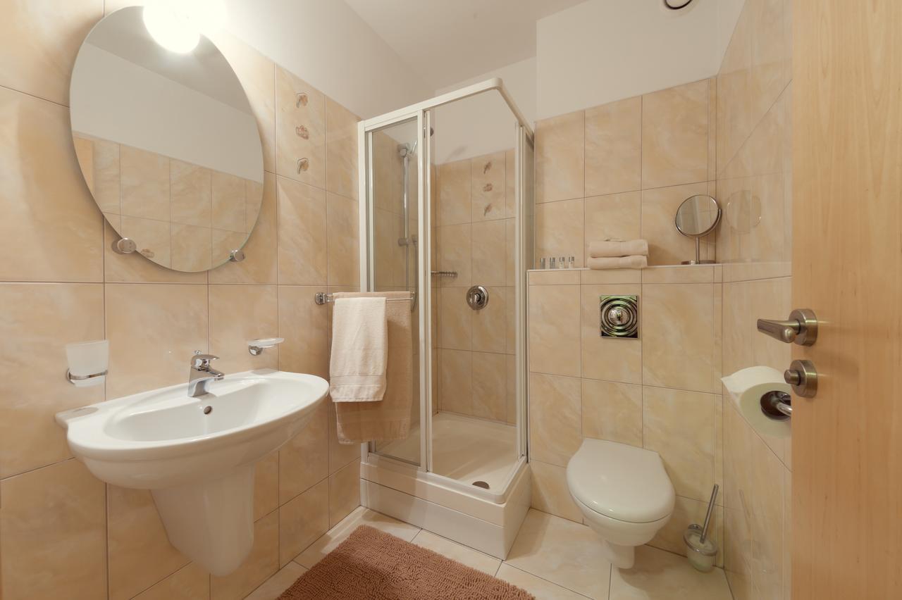 Apartmany Marco Shipping Ceske Budejovice Ngoại thất bức ảnh